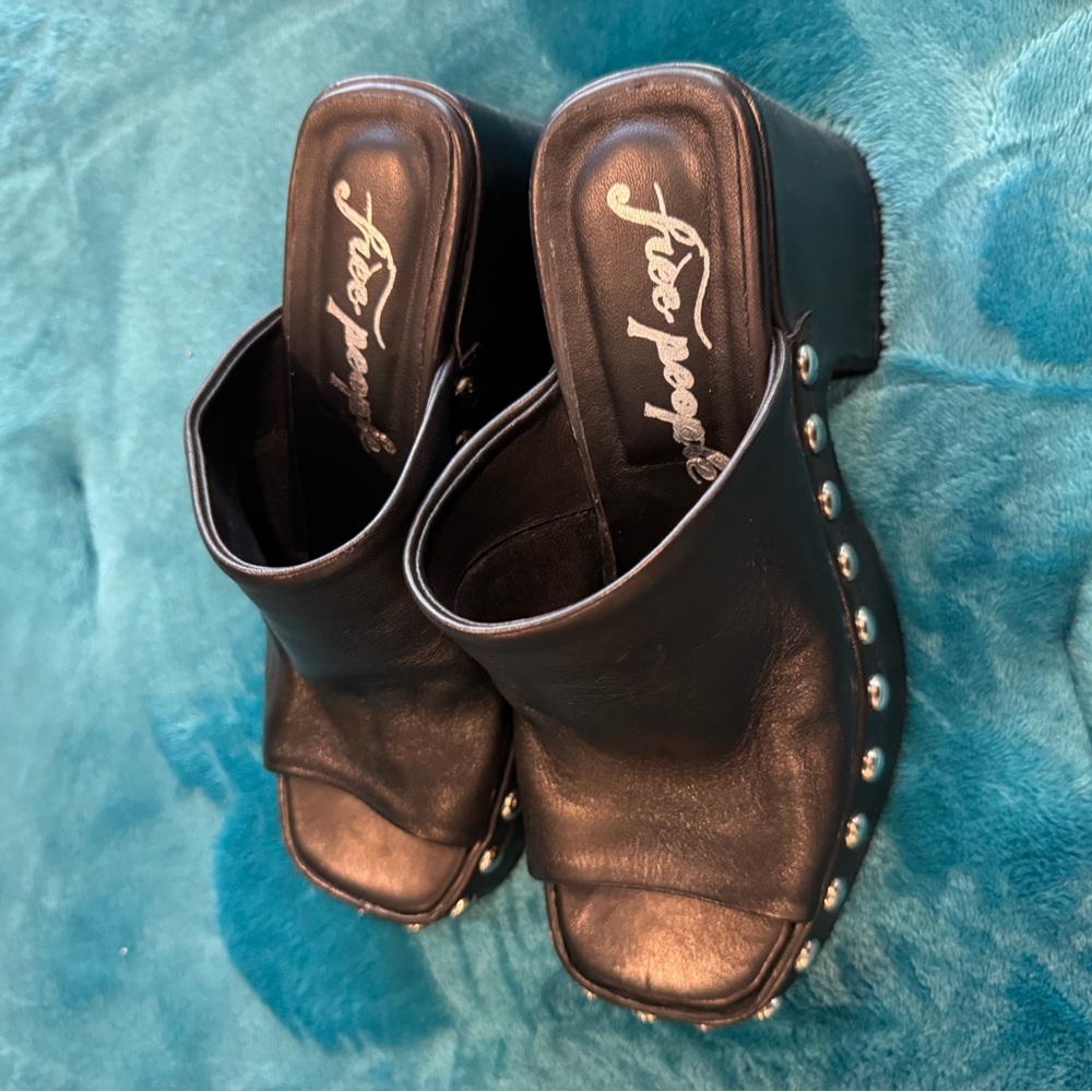 Free People Italian leather slides!